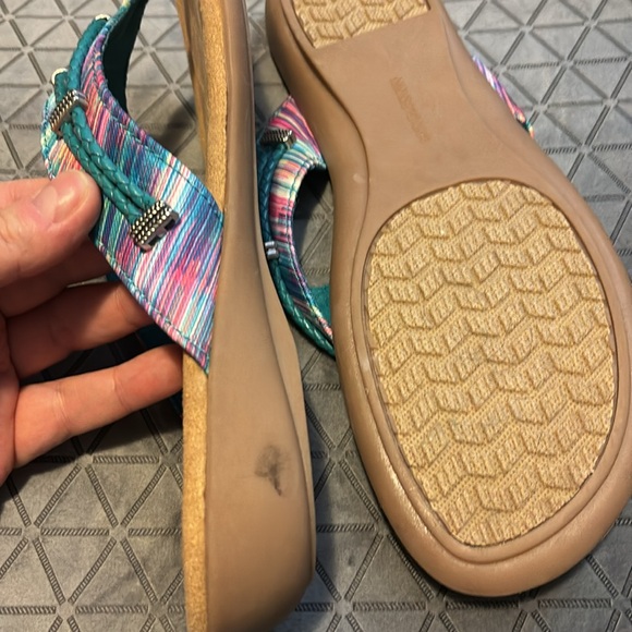 Minnetonka Thong Sandals SouthWest Style - Picture 5 of 5